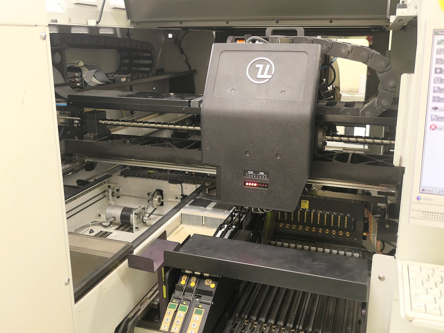 Universal AX72, P&P, vintage 2006 with feeders and accessories