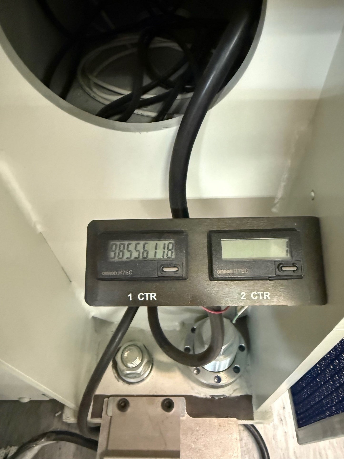 Universal Advantis, vintage 2011, 2 units available